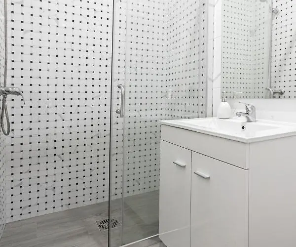 Refugio Da * נאזרה